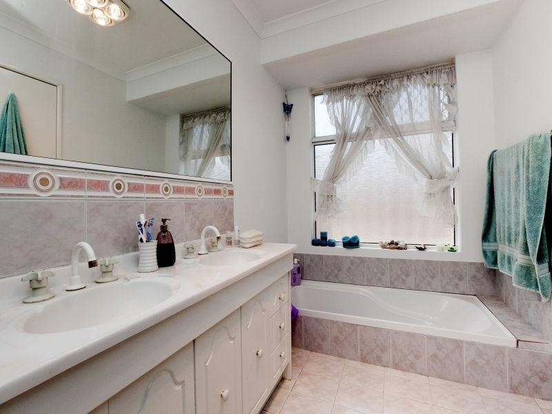 7 Redgate Court, Kiara WA 6054