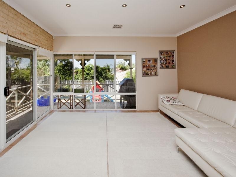 10 Tobruk Lane, Dianella WA 6059