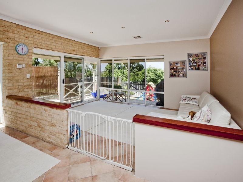 10 Tobruk Lane, Dianella WA 6059