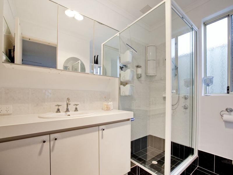 4 Meadowbank Way, Landsdale WA 6065