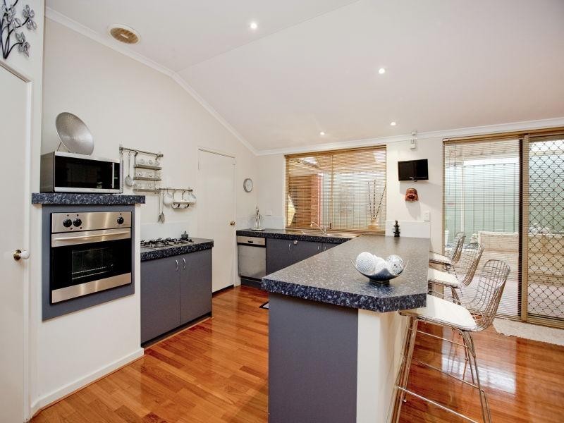 4 Meadowbank Way, Landsdale WA 6065