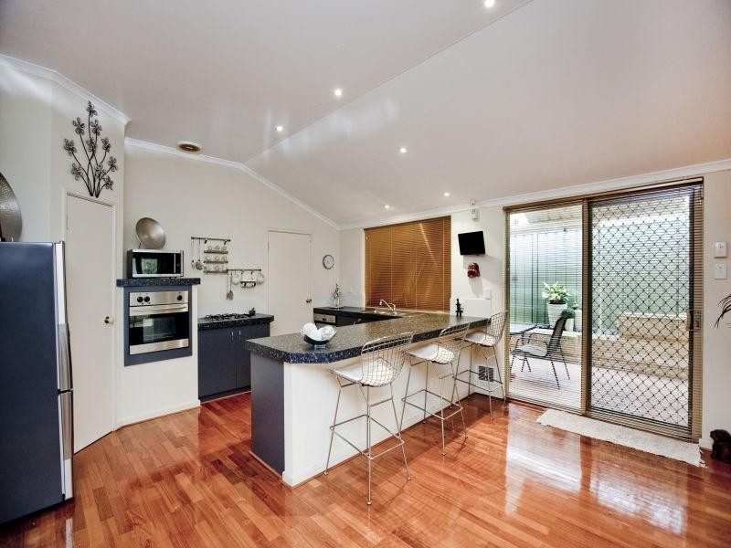 4 Meadowbank Way, Landsdale WA 6065