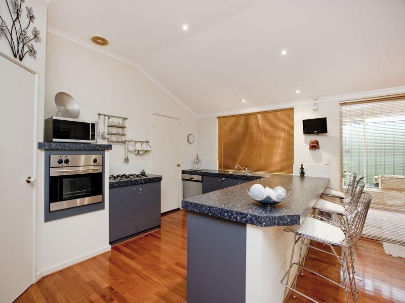 4 Meadowbank Way, Landsdale WA 6065