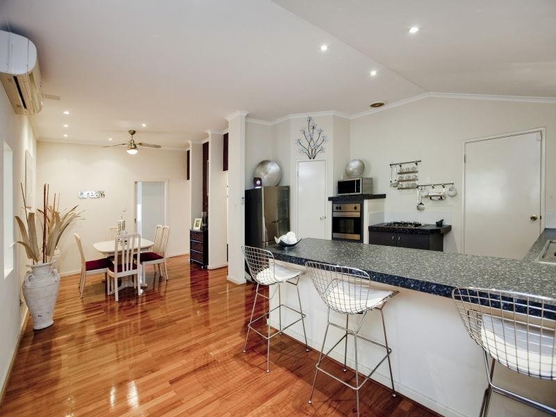 4 Meadowbank Way, Landsdale WA 6065