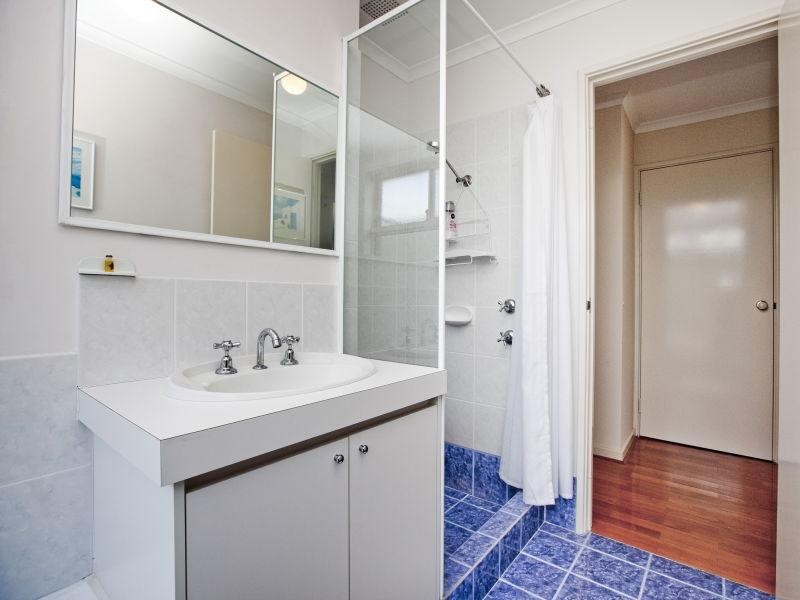 4 Meadowbank Way, Landsdale WA 6065