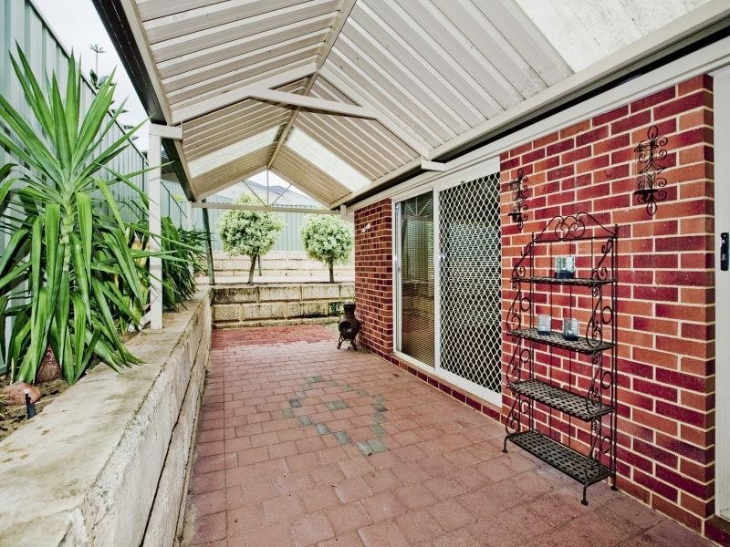 4 Meadowbank Way, Landsdale WA 6065