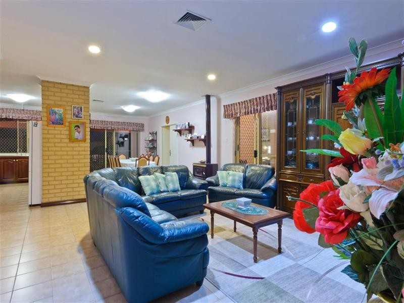 16 Lavender Court, Dianella WA 6059