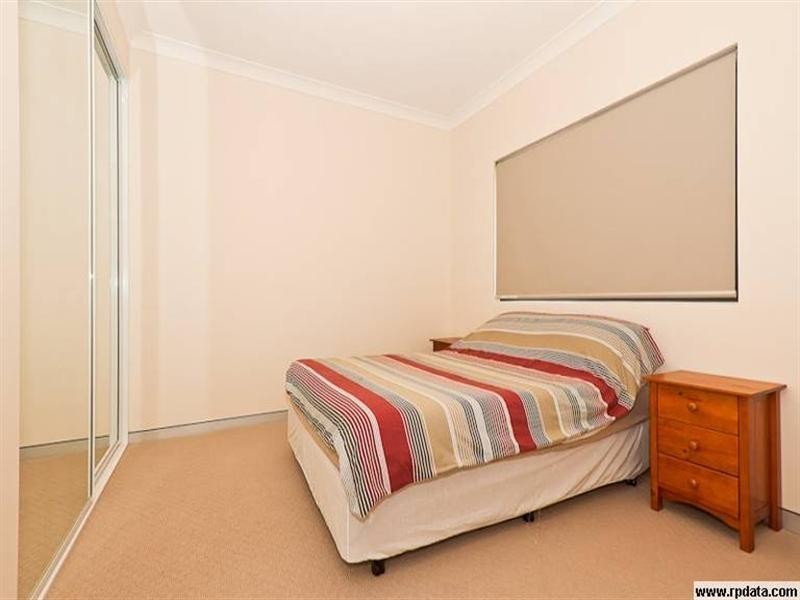 27/2 Walsh Loop, Joondalup WA 6027