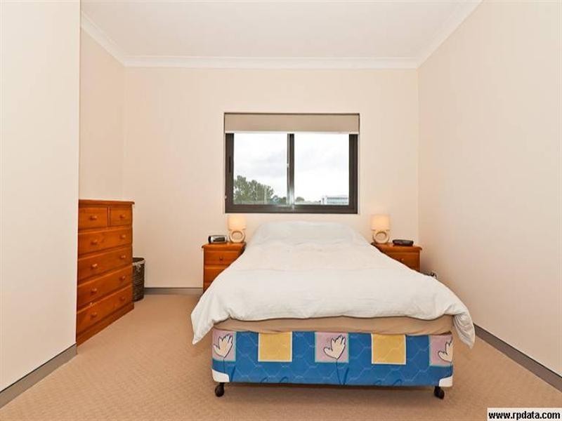 27/2 Walsh Loop, Joondalup WA 6027