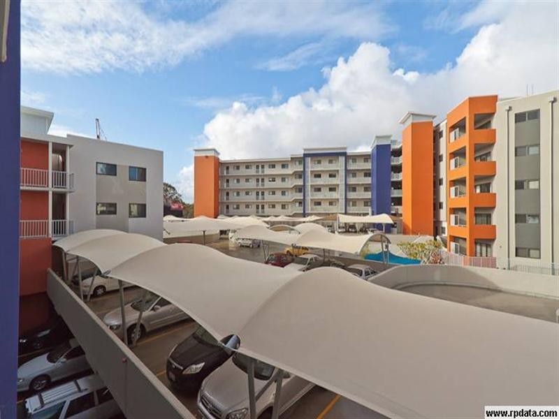 27/2 Walsh Loop, Joondalup WA 6027