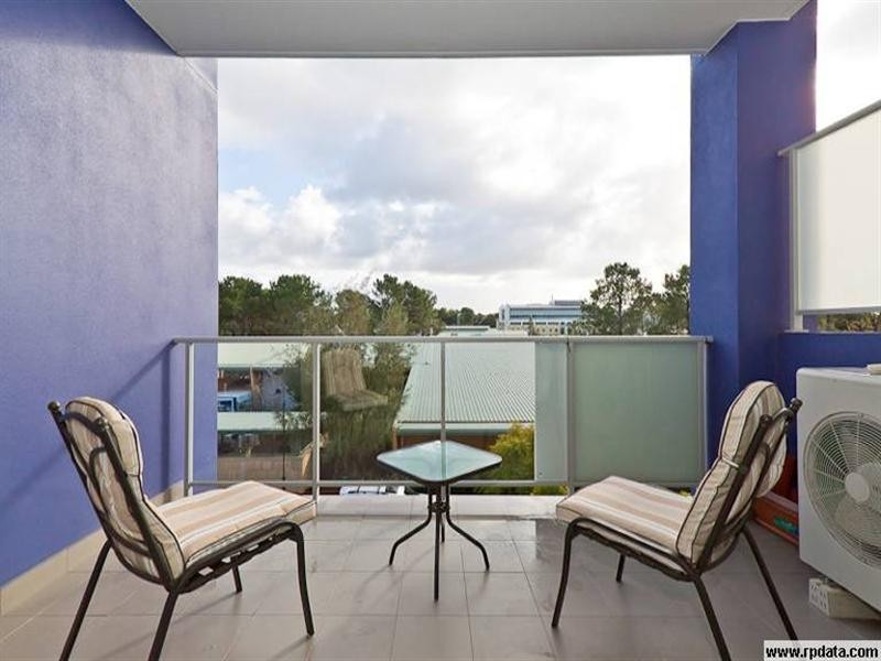 27/2 Walsh Loop, Joondalup WA 6027