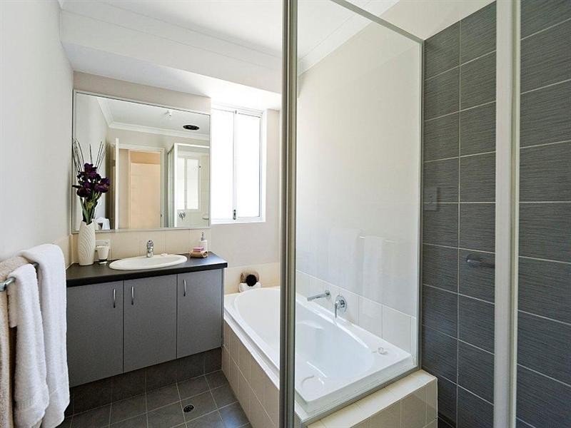 2/57 Fourth Avenue, Bassendean WA 6054