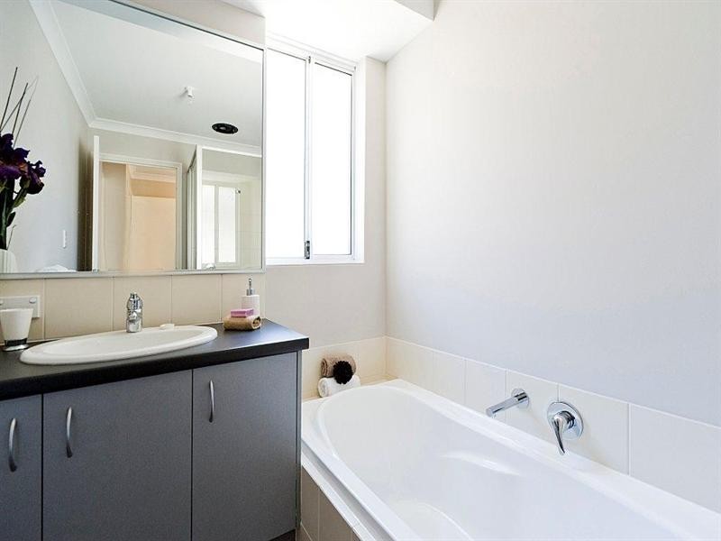 2/57 Fourth Avenue, Bassendean WA 6054