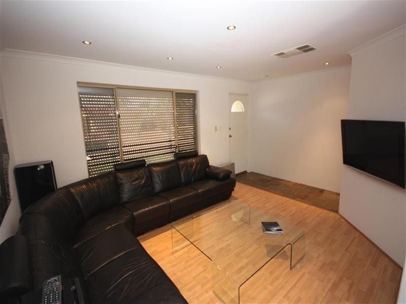 4 Knoll Place, Kiara WA 6054