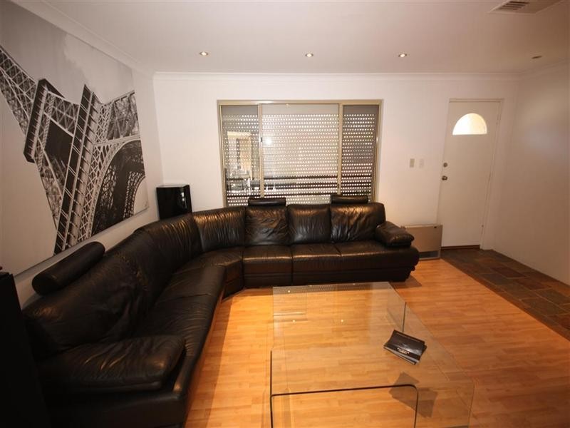 4 Knoll Place, Kiara WA 6054