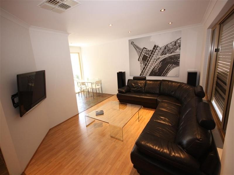 4 Knoll Place, Kiara WA 6054