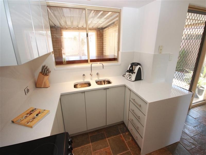 4 Knoll Place, Kiara WA 6054