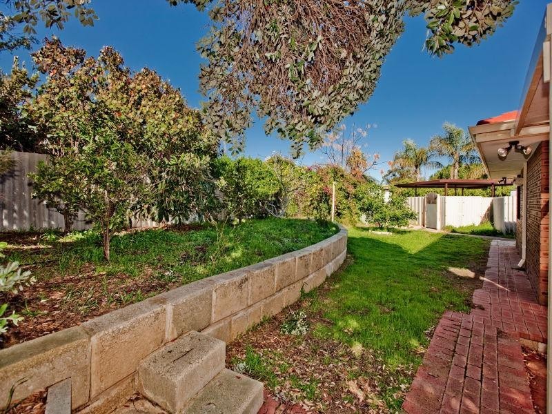 2a Cook Avenue, Hillarys WA 6025
