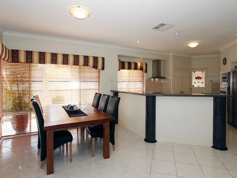 12 Mossfiel Retreat, Landsdale WA 6065