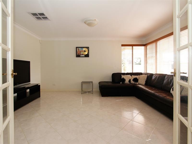 12 Mossfiel Retreat, Landsdale WA 6065