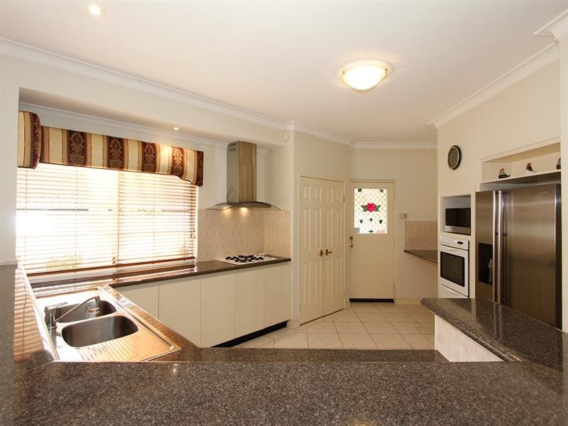 12 Mossfiel Retreat, Landsdale WA 6065