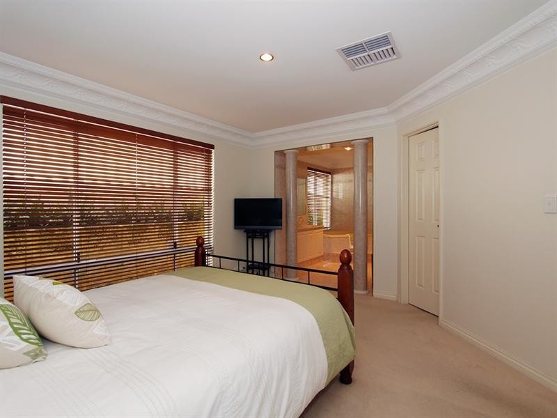 12 Mossfiel Retreat, Landsdale WA 6065