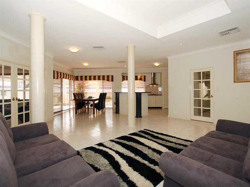 12 Mossfiel Retreat, Landsdale WA 6065