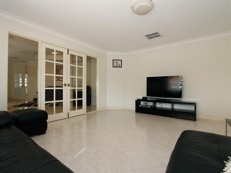 12 Mossfiel Retreat, Landsdale WA 6065