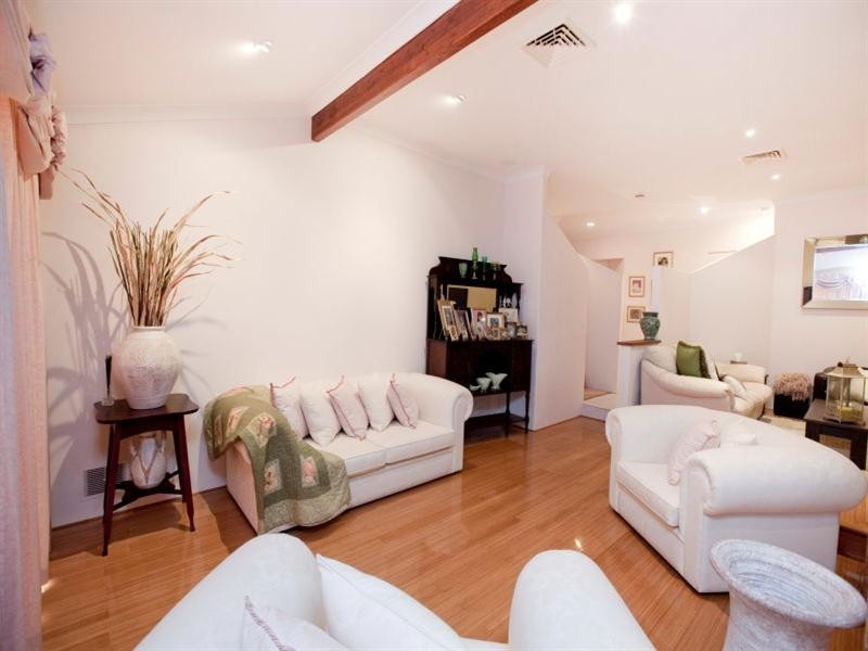 5 Carmil Place, Alexander Heights WA 6064