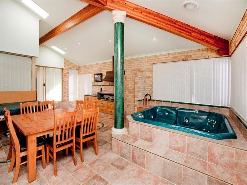 5 Carmil Place, Alexander Heights WA 6064