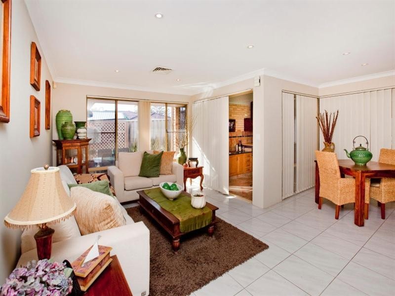 5 Carmil Place, Alexander Heights WA 6064