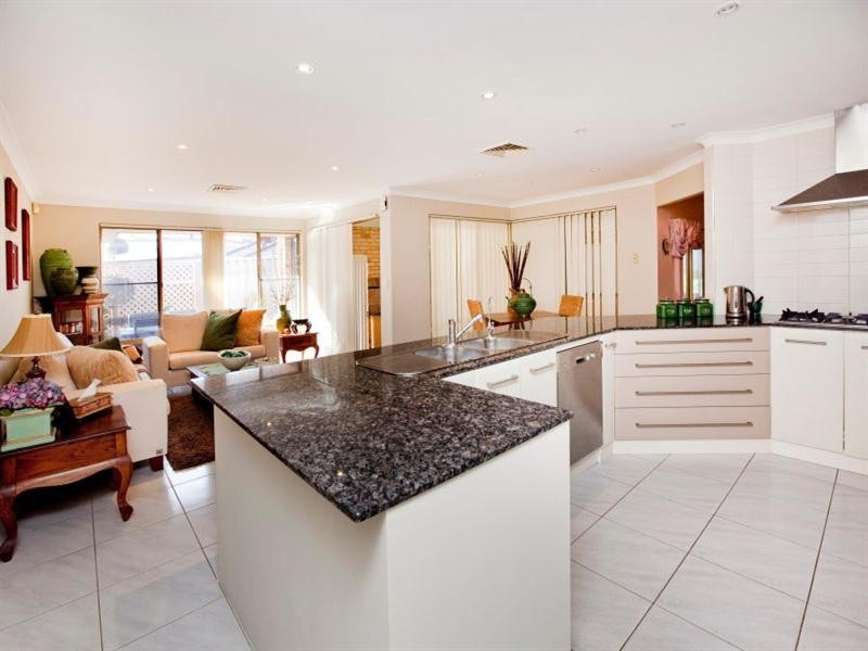 5 Carmil Place, Alexander Heights WA 6064