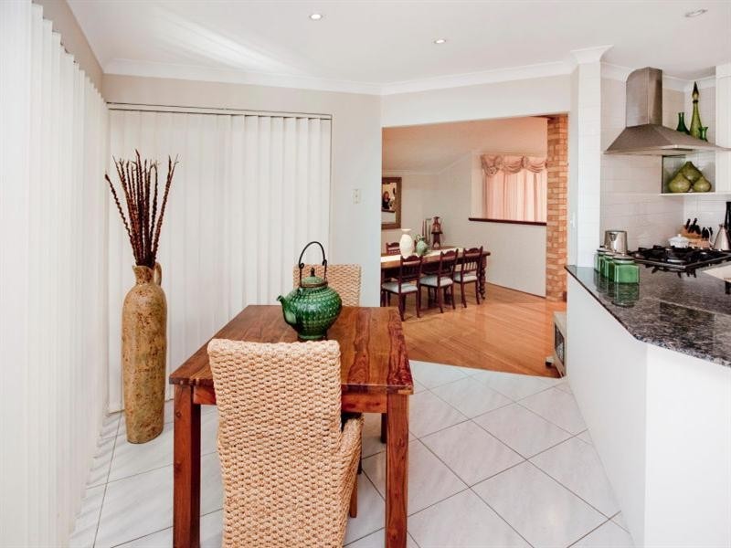 5 Carmil Place, Alexander Heights WA 6064