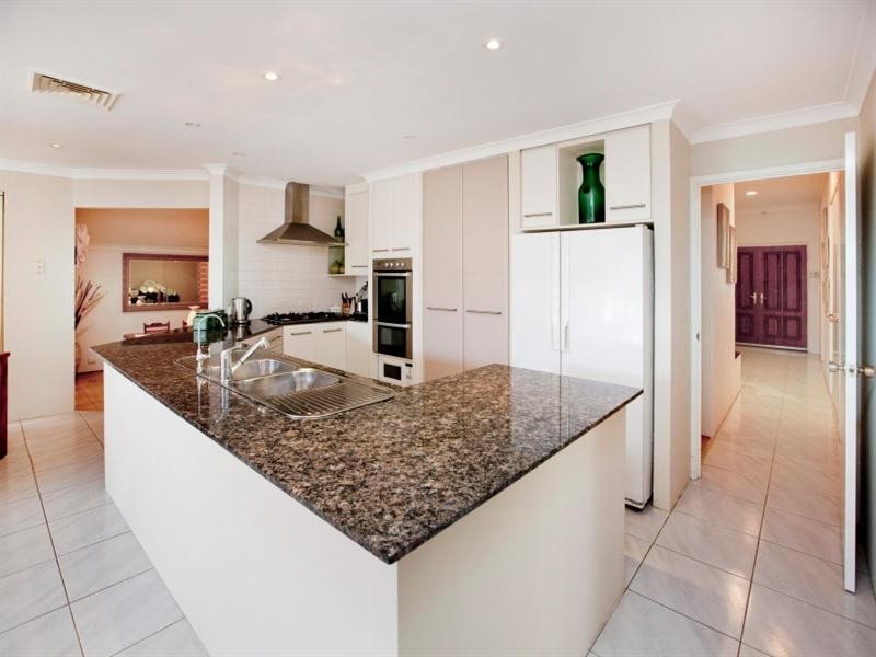 5 Carmil Place, Alexander Heights WA 6064