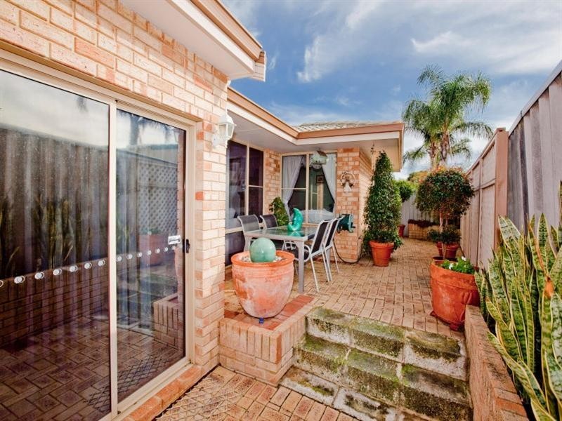 5 Carmil Place, Alexander Heights WA 6064