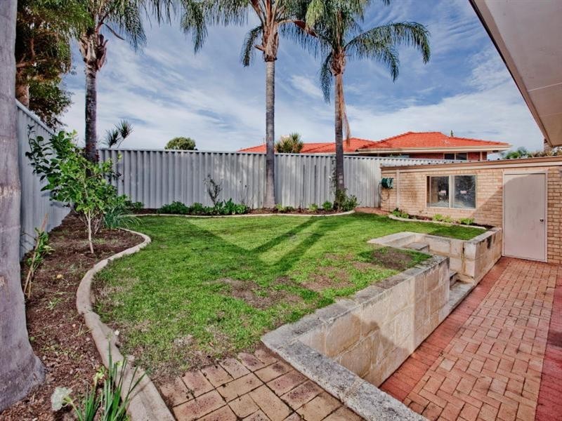 5 Carmil Place, Alexander Heights WA 6064