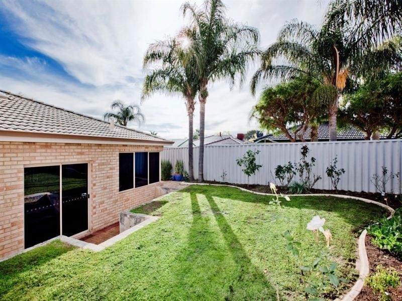 5 Carmil Place, Alexander Heights WA 6064