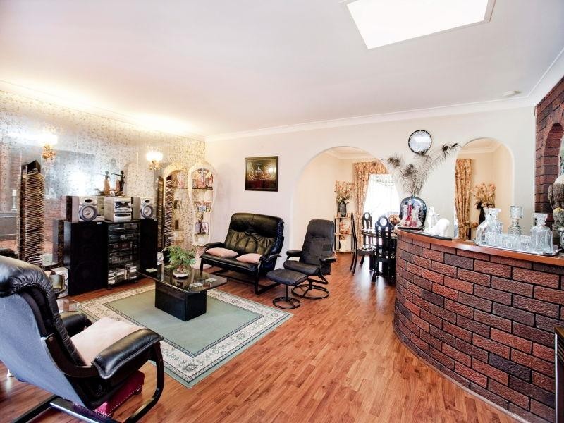 15 Walkington Way, Eden Hill WA 6054