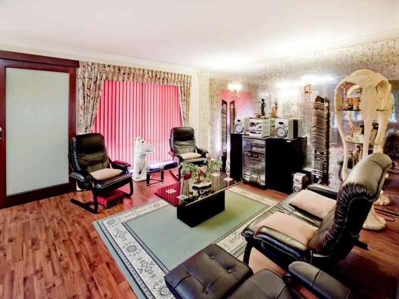 15 Walkington Way, Eden Hill WA 6054