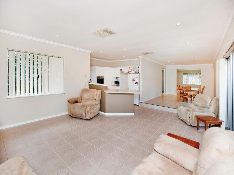 33 Alderhurst Crescent, Bayswater WA 6053