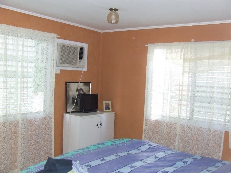 14 Davey Street, Moura QLD 4718