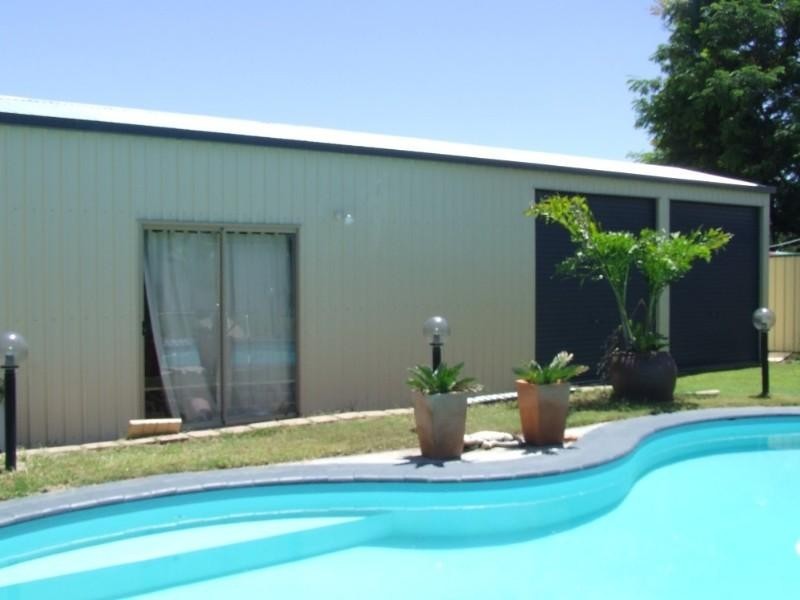 10 Lang Street, Moura QLD 4718