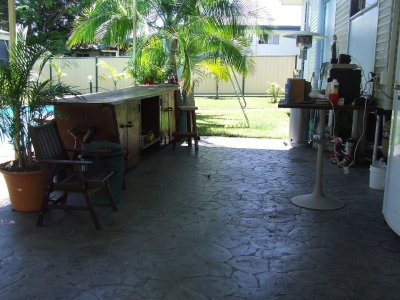 10 Lang Street, Moura QLD 4718