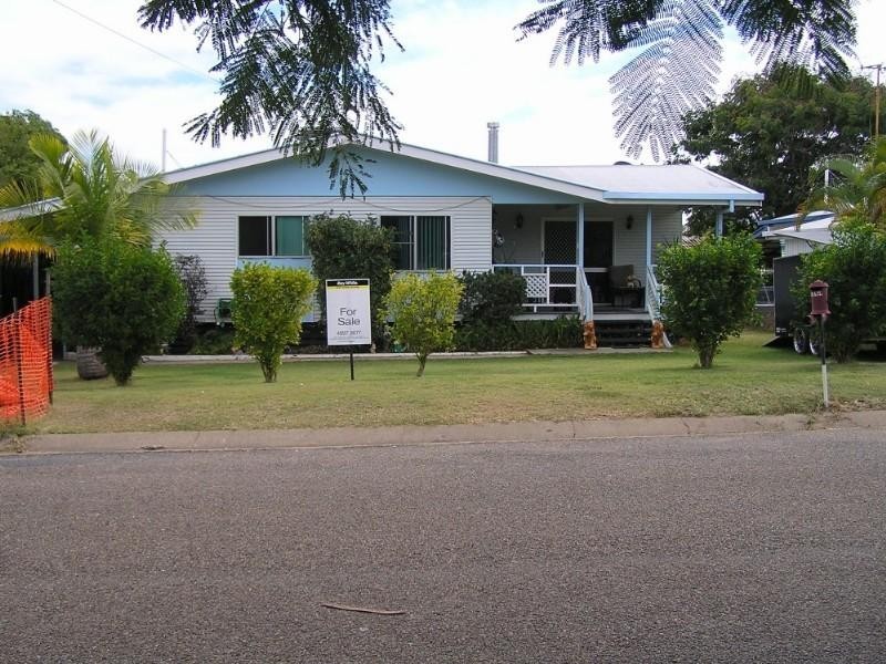 10 Lang Street, Moura QLD 4718