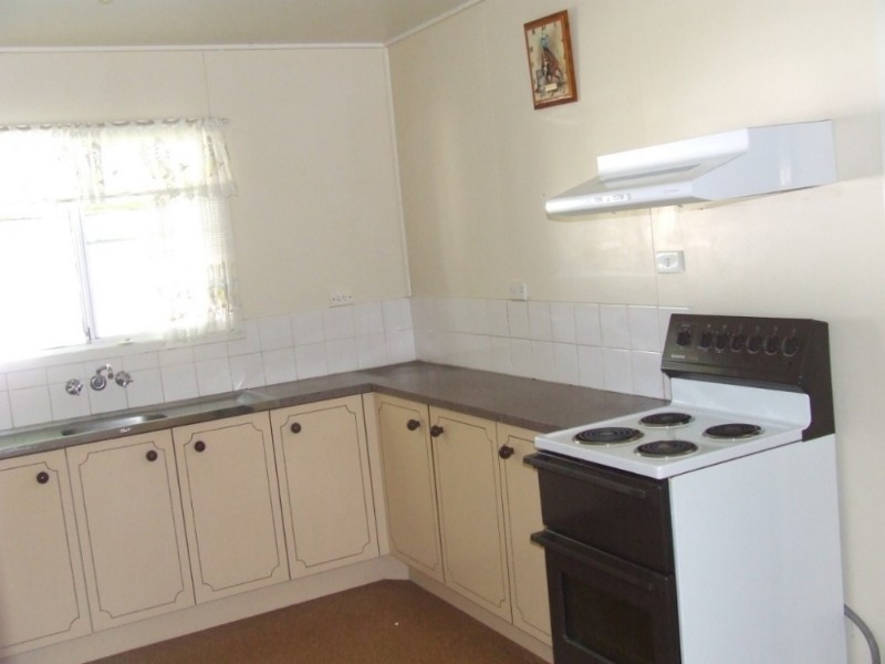 5 Chilton Street, Moura QLD 4718