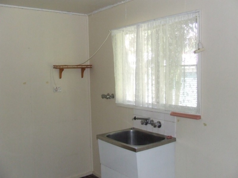 5 Chilton Street, Moura QLD 4718
