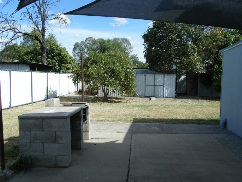 5 Gillespie Street, Moura QLD 4718