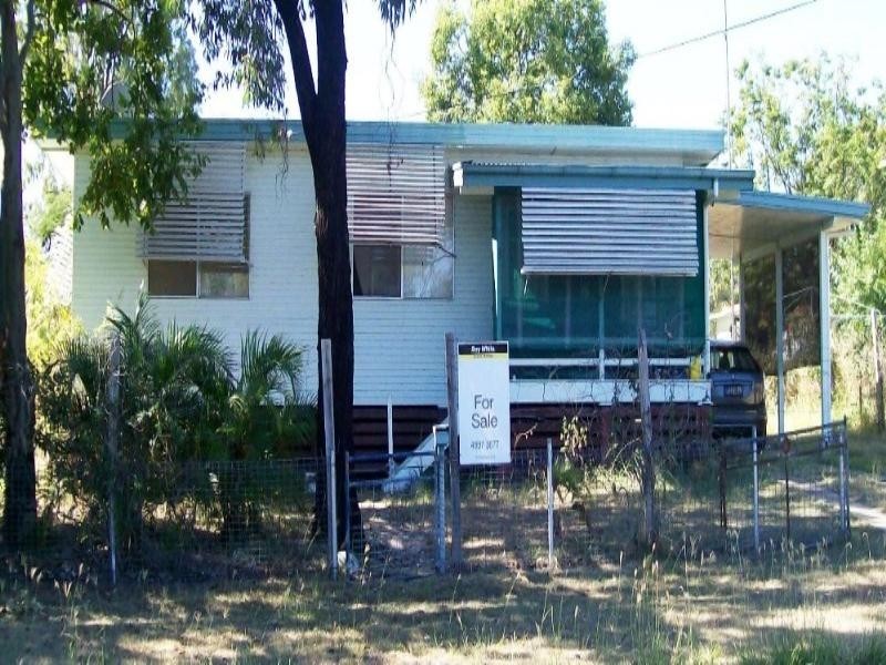 8 Shirley, Moura QLD 4718