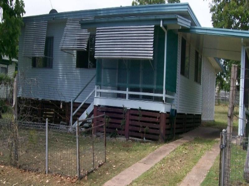 8 Shirley, Moura QLD 4718