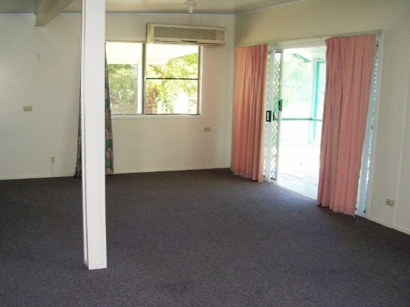 8 Shirley, Moura QLD 4718